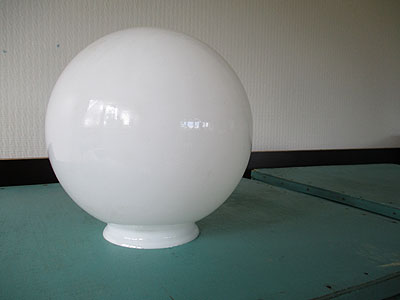 vanha lasinen pallolamppu